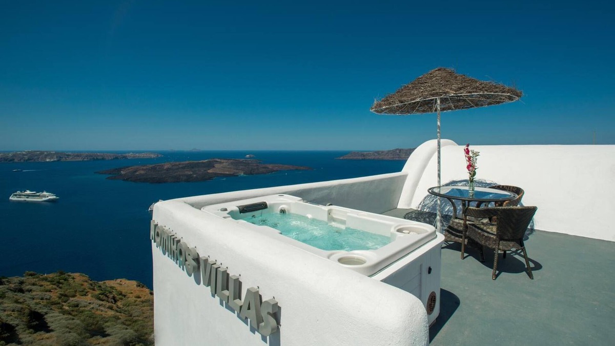 Firostefani Apartment | Nomikos Villas