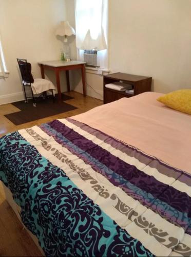 Bel-Ridge House | Non-Smokers Only Private Room 5 with Kitchen Best Price for 1 Long-Term Guest