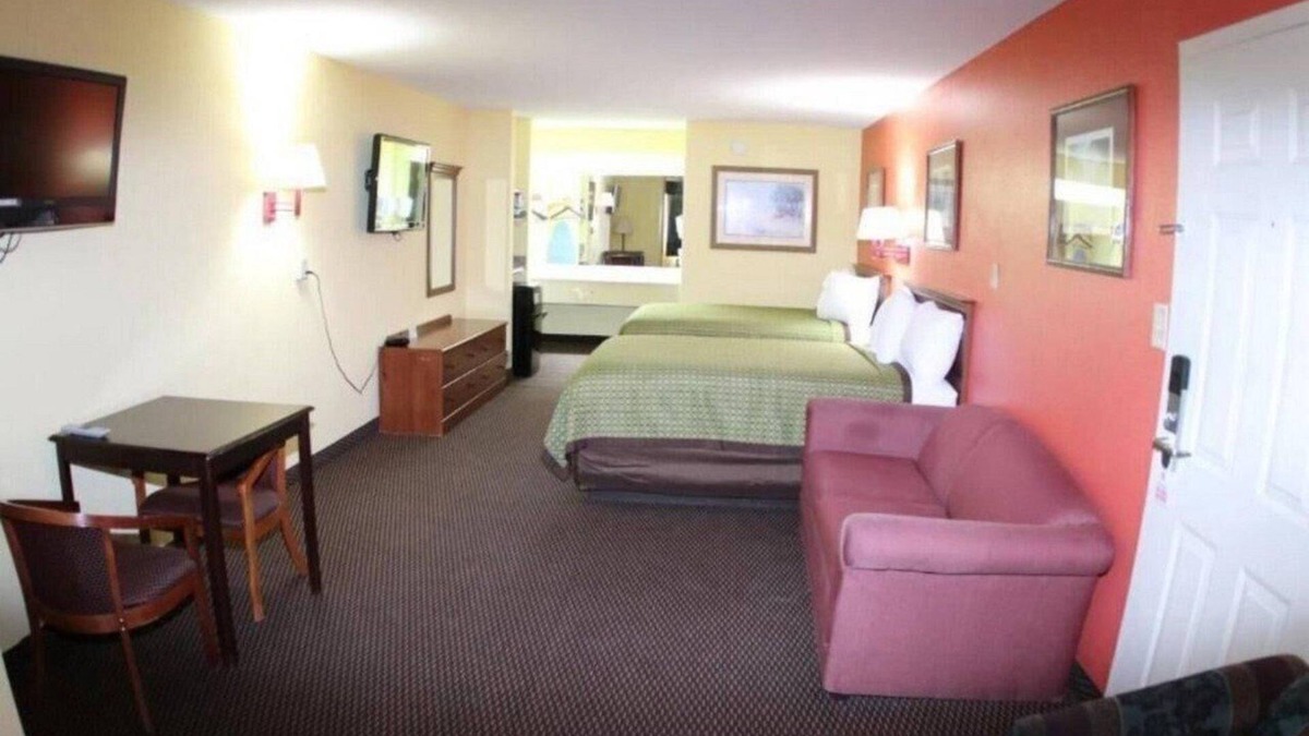 Hawkinsville Apartment | NON SMOKING DOUBLE SUITE #3