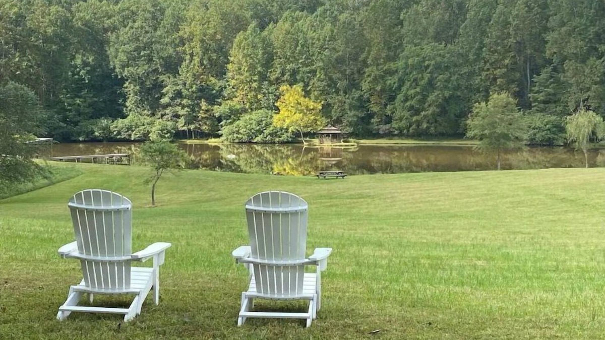 Reva House | Nonesuch Farm and guest house: private Shenandoah retreat