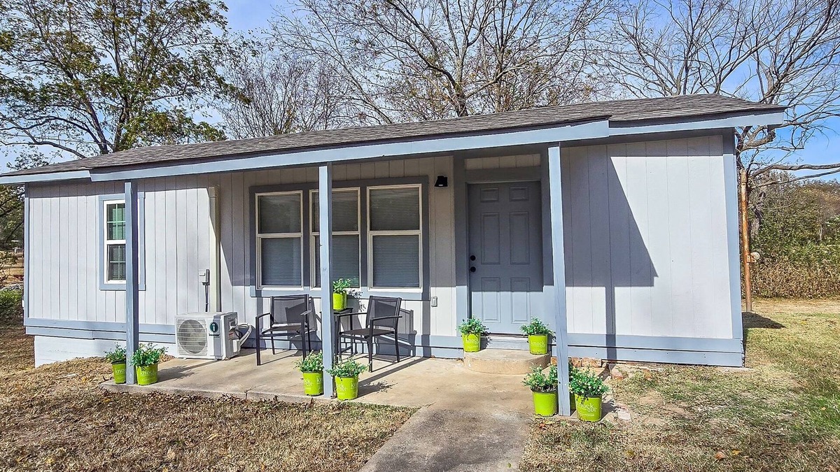 Checotah House | Nonie's Cozy Cottage I Home in Heart of Checotah