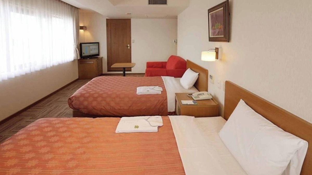 Higashimurayama Hotel | Nonsmoking Deluxe Twin Parking Separate fee 550 yen per car tax included/Higashimurayama Tokyo