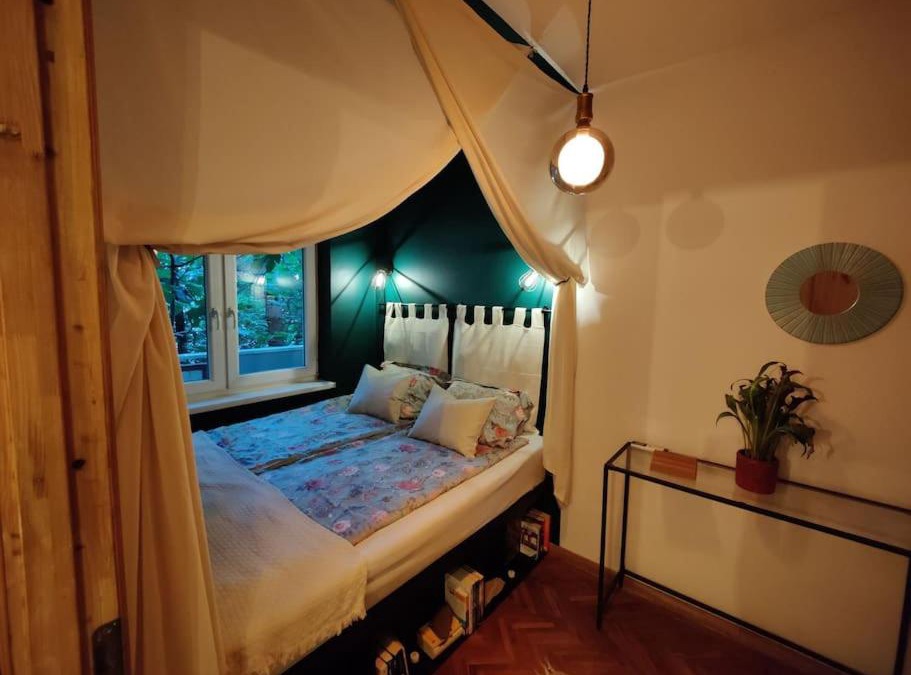 Szentimrevaros Apartment | Nookbed
