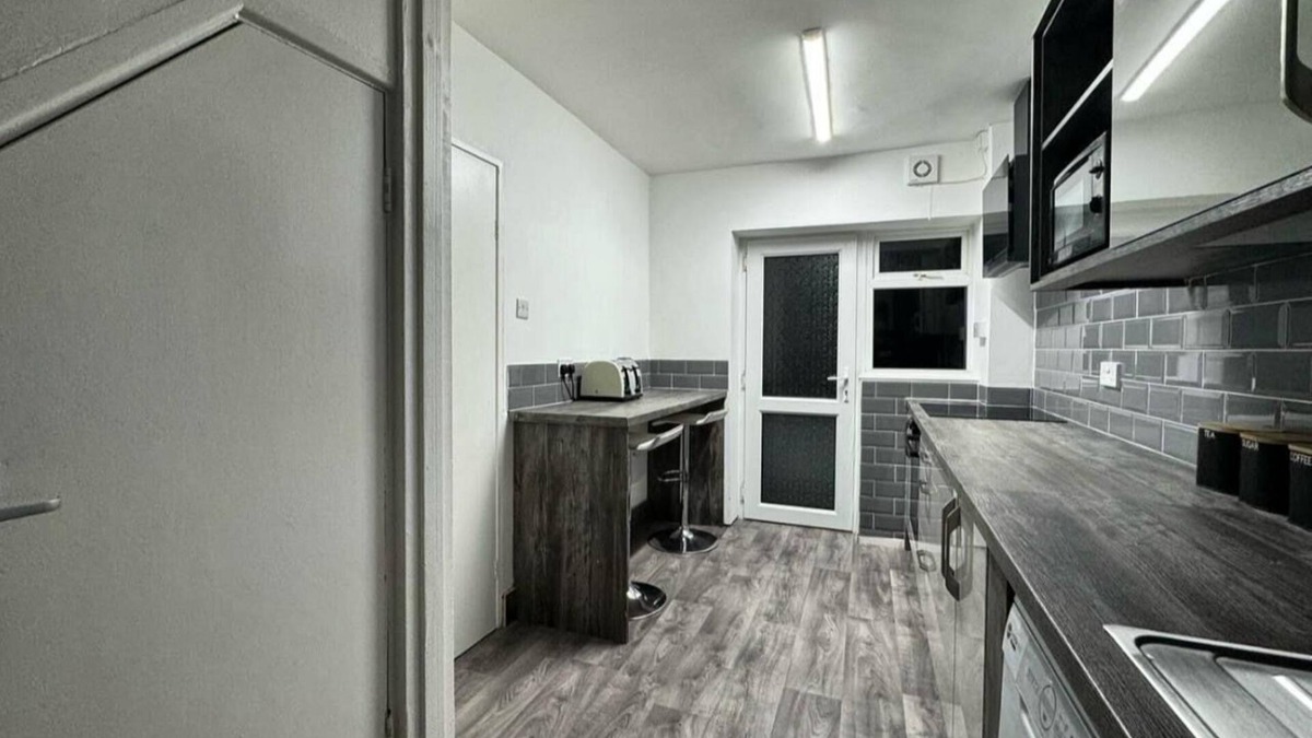 Harborne House | NOORMAK NIGHTSnYour home away from home π nContractors and family friendly