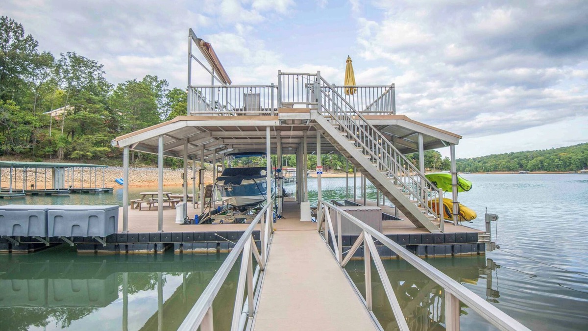Big Creek House | Nor Largo Lake House | Private Dock + 2 Boat Slip, Hot Tub, Fire Pit
