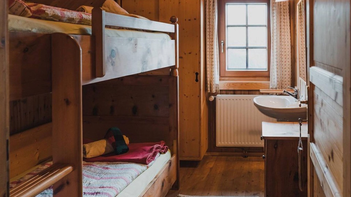 Millstatt Other | Nord - DZ mit Stockbett, Ostfenster und Almblick - Alexanderhütte