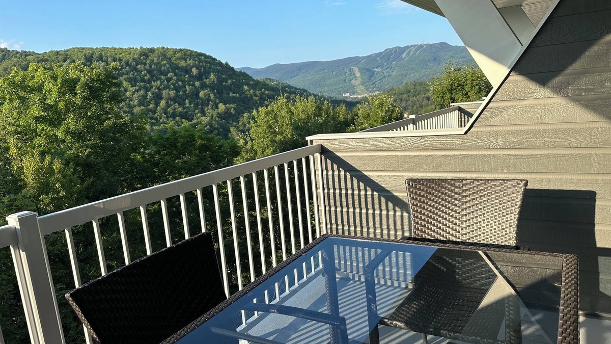 Mont-Tremblant Village Apartment | Nordic Fristad - Close to the lake and the ski mountain!