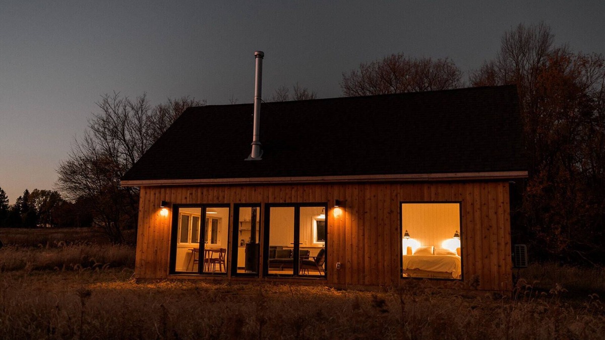 Stoughton Cabin | Nordic-inspired country retreat with wood fired tub 25-minutes from Madison, WI