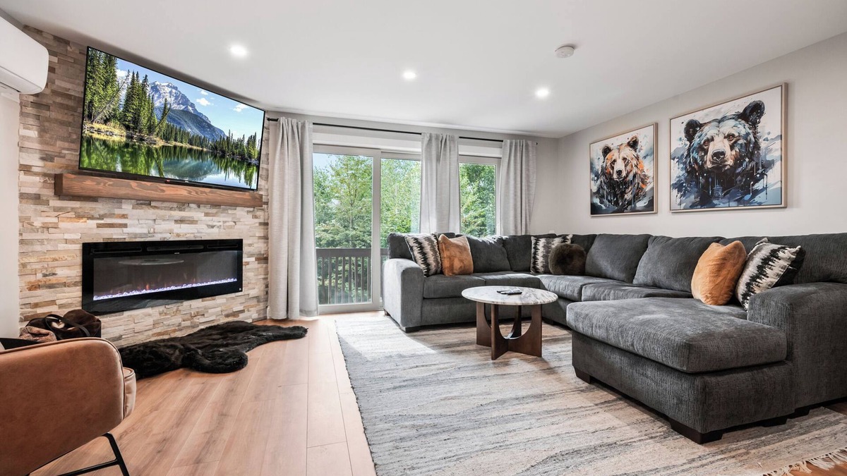 Bartlett Condo | Nordic Retreat - New Reno - Pools & Hot Tub - Skiing - Story Land -Game Room!