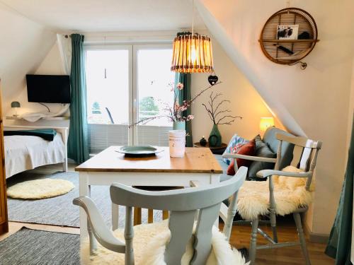 Westerholz Apartment | Nordlicht - Herzliche 1-Zimmer FeWo mit Meerblickbalkon