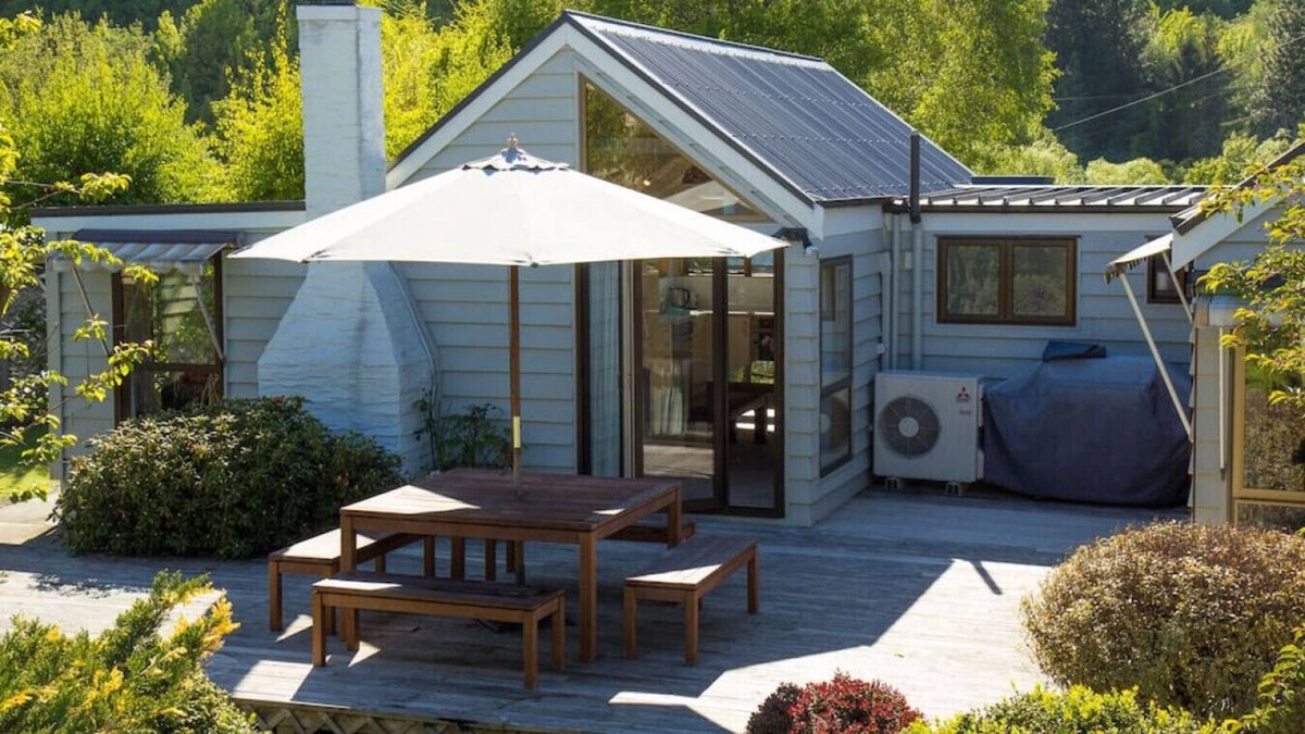 Arrowtown House | Norfolk · ★Riverside family home★ BBQ, bikes and backyard