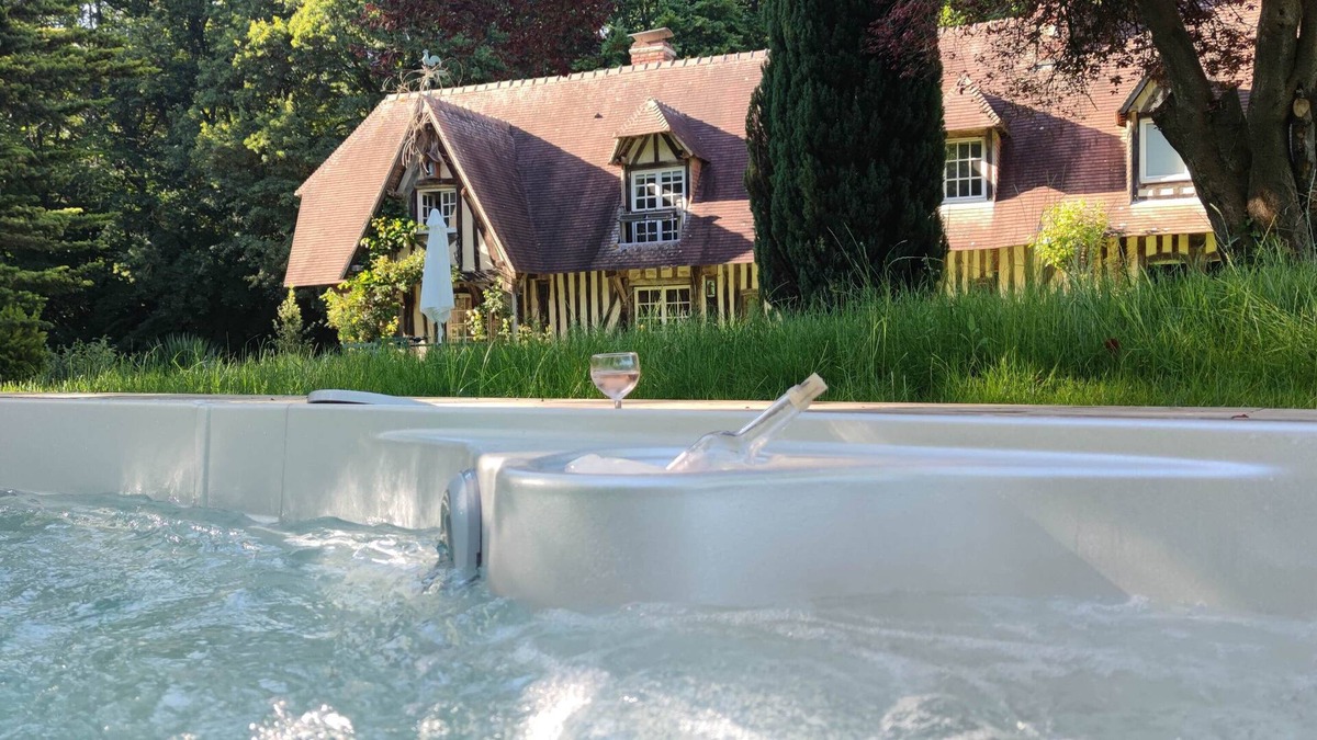 Saint-Christophe-sur-Conde House | Normandy property, heated swim spa/jacuzzi, 2 hectares, 10 people