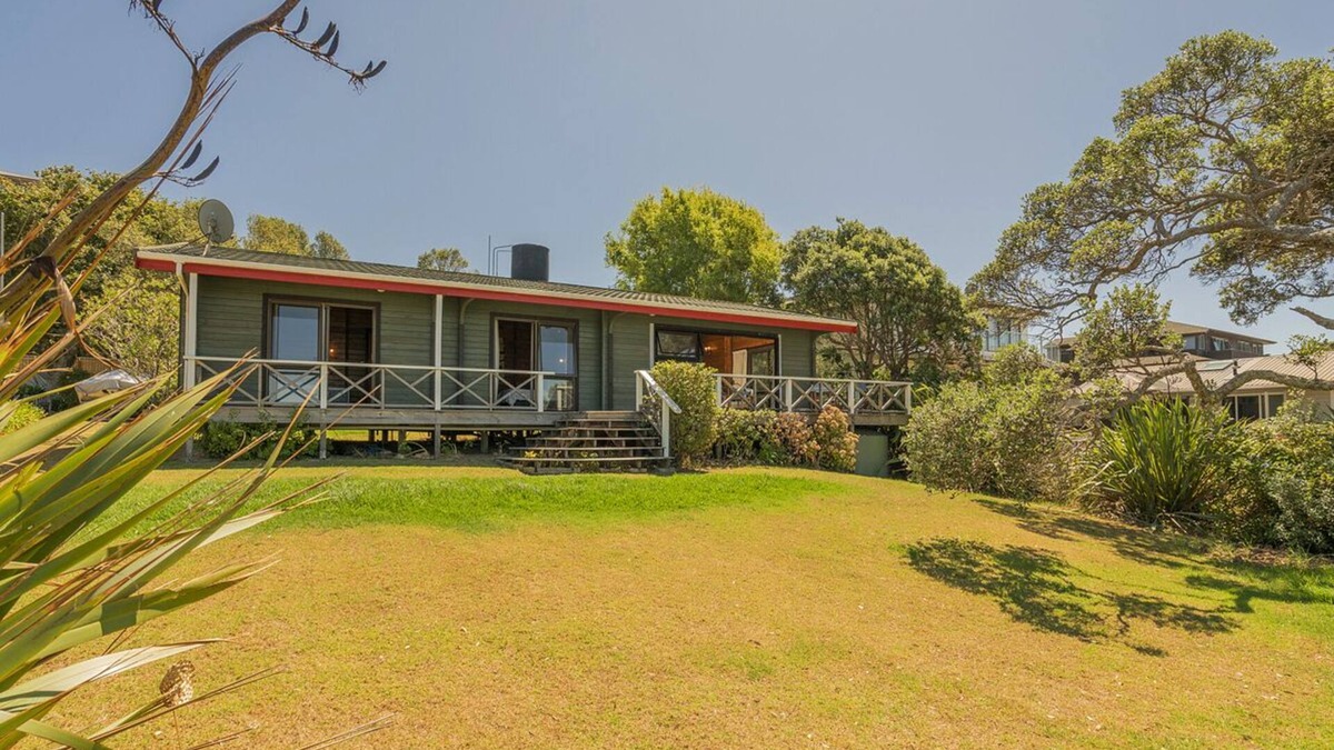 Wharekaho Cottage | Norma's Place - Simpsons Beach Bach