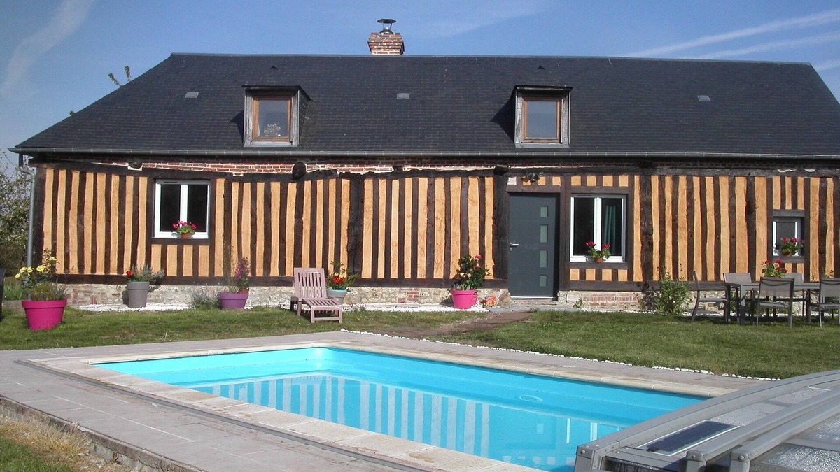Courtonne-les-Deux-Eglises House | Norman Chalet with Pool