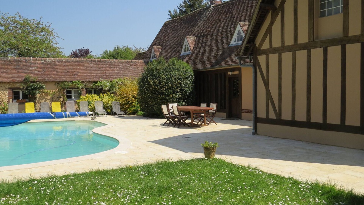 Buis-sur-Damville House | Normandy vacation home with swimming pool 12km from Verneuil sur avre