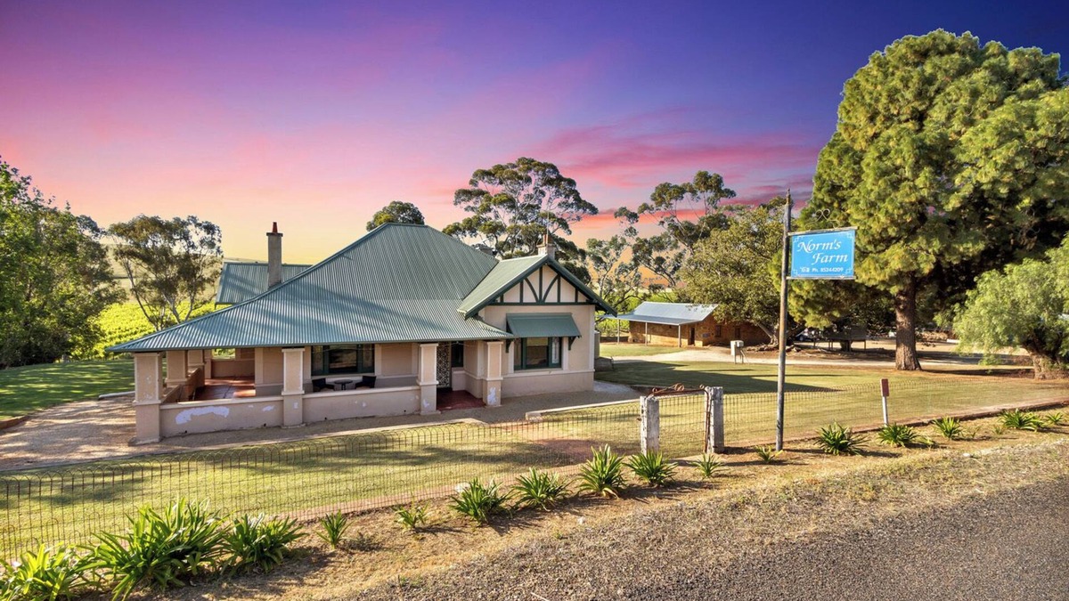 Williamstown Bed & Breakfast | Norms Farm Vineyard Retreat, perfect for families & friend groups