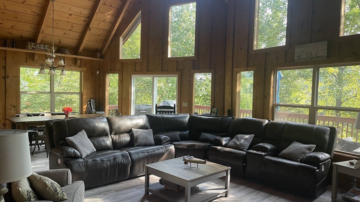 Flat Hollow Marina House | Norris Lake Butterfly Landing - Recently Updated 16 Guest Lakefront w Dock Home