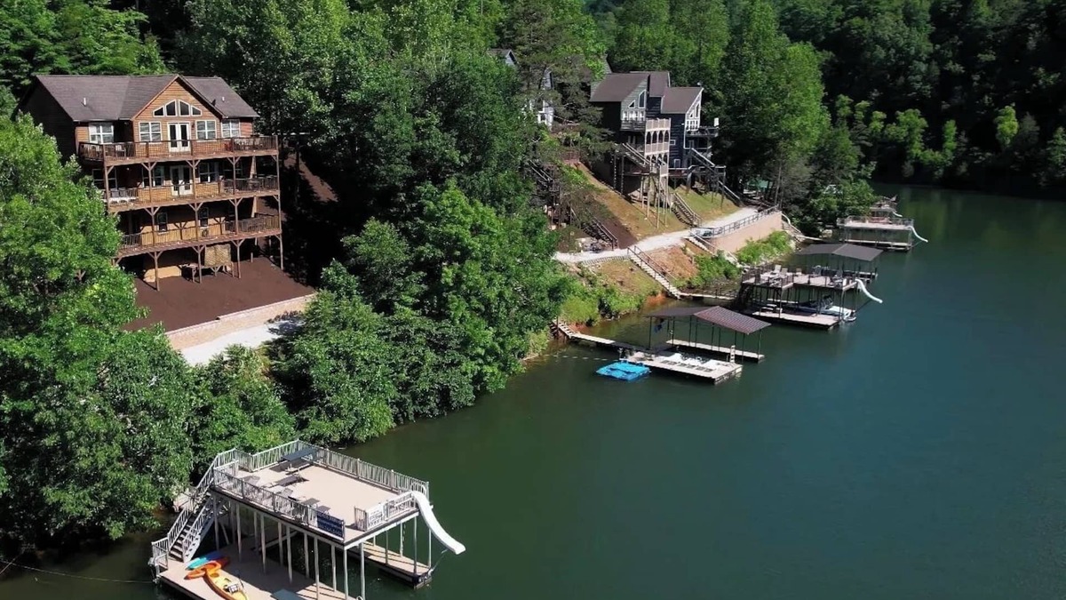 Lakeside Estates House | Norris Lake Luxury 8BR, Private 2-Story Dock, Waterslide, Hot Tub, Sleeps 28!