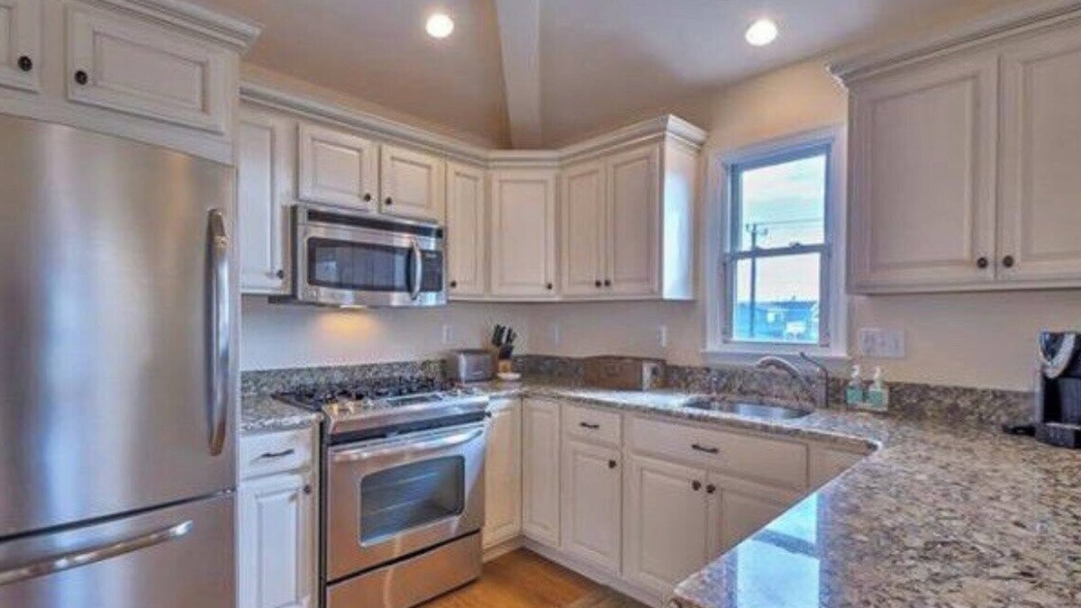 North Beach House | North Beach LBI 5 bed and 3.5 bath w/deeded access, bay views, and ocean views.