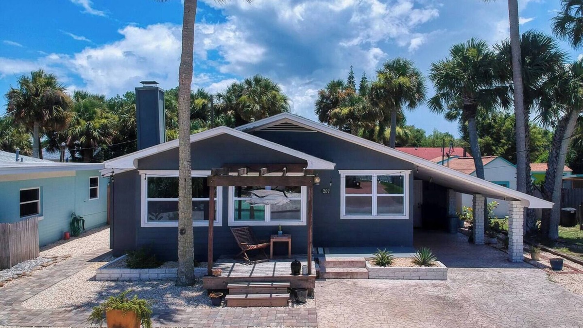 New Smyrna Beach House | North Beach rental! 2 Bedroom, 1 flex room and 1 bath home, just one block from beach access and Grayce Barck Park with nature trails.