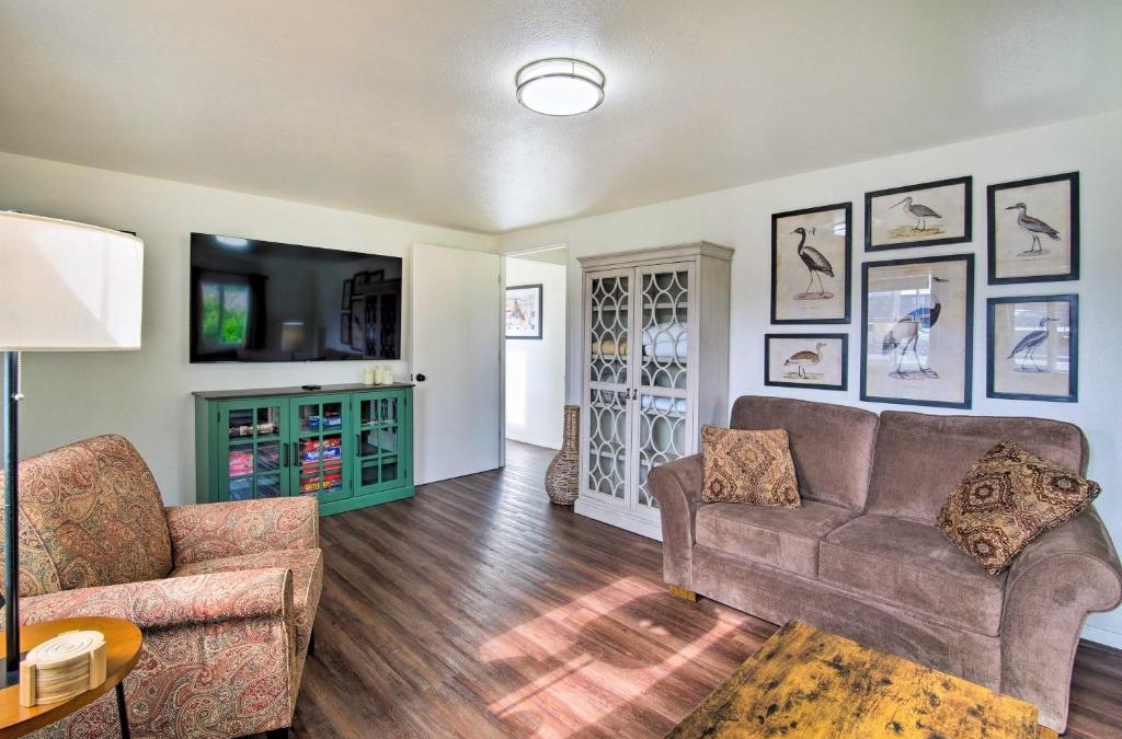 North Bend House | North Bend Home with Cornhole Court and Putting Green