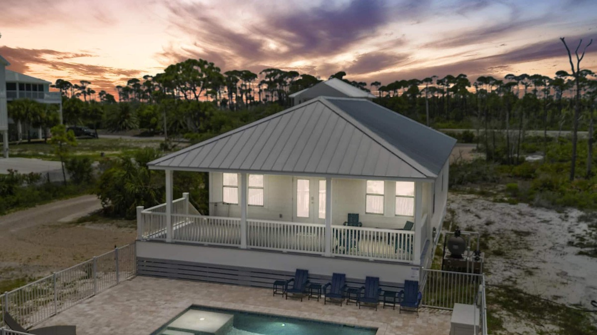 Port St. Joe Cottage | North Cape Gem| Pool | Pet-Friendly| 3 Min Walk to Beach | Grill