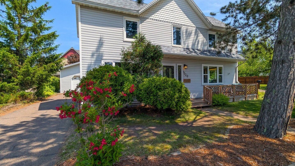 St. Louis County House | North Coast Beach Access Cottage | Near Canal Park