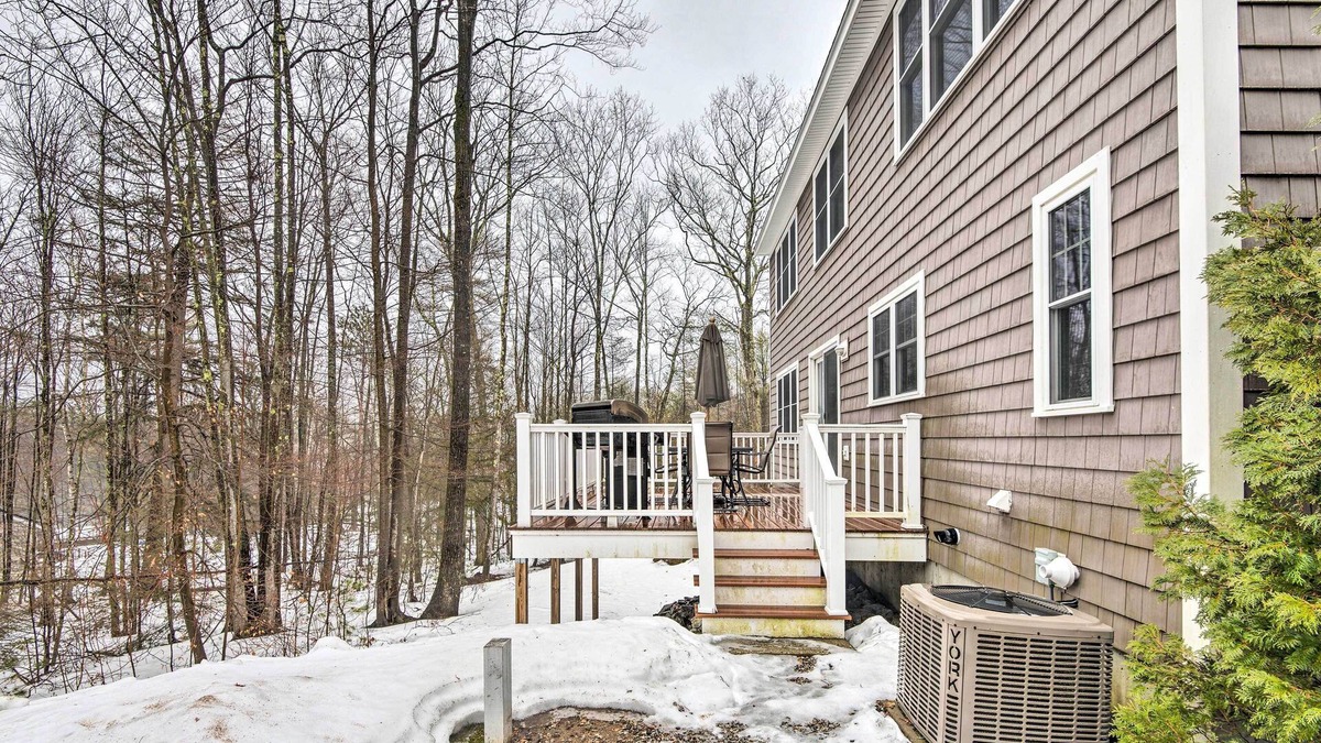 North Conway Cottage | North Conway Home ~ 2 Mi to Cranmore Mountain!