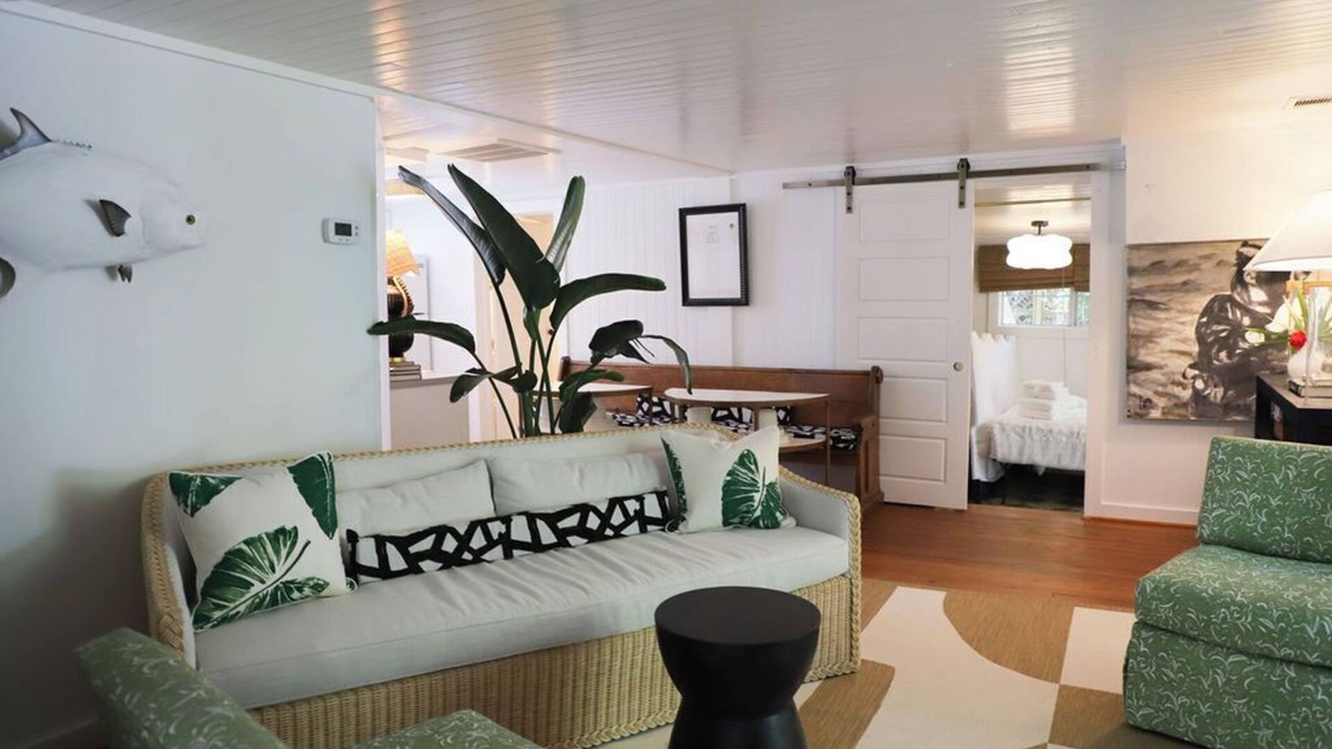 Tybee Island Cottage | North End, 3 Br Luxury Cottage, Pet Friendly, Private Road, 5 min walk to Beach