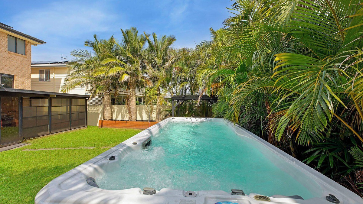 The Entrance North Apartment | North Entrance Beach House - Pet Friendly Accommodation