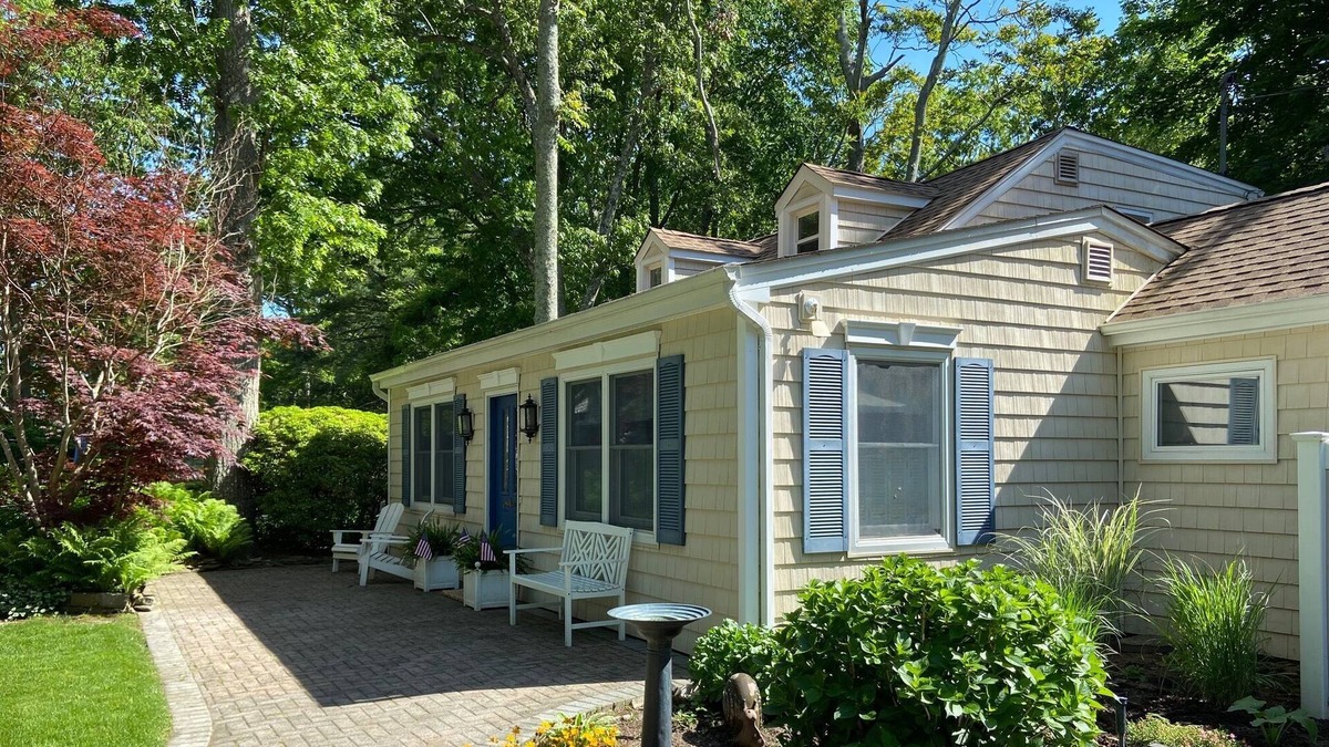 Mattituck Cottage | North Fork Cottage Getaway With Private Beach Rights