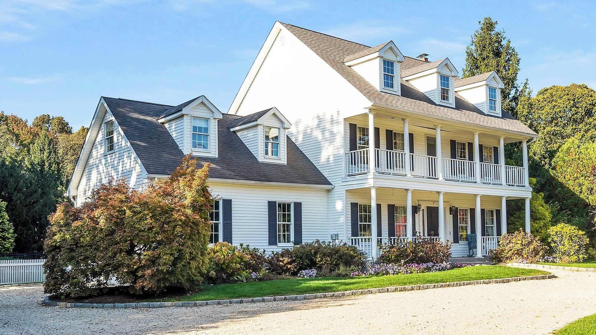 Laurel House | North Fork Manor: Heated Pool, Hot tub