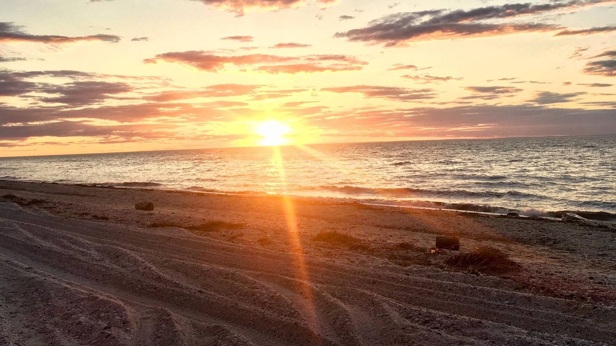 Baiting Hollow House | North Fork Oasis Walk to Private Deeded Beach with Beautiful Year Round Sunsets
