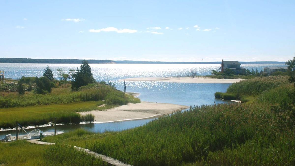 Mattituck House | North Fork Wine Country On The Bay