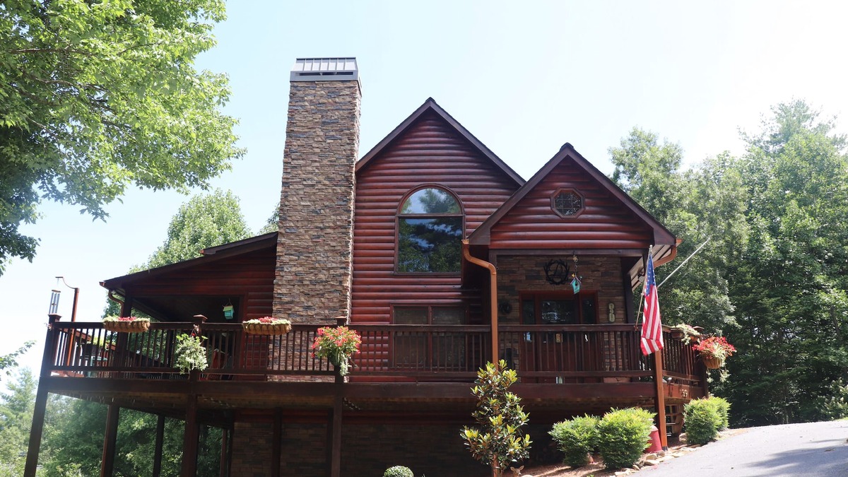 Blairsville Cabin | North GA Mountains Beautiful Panoramic Views, Hot Tub, WIFI, Fireplace