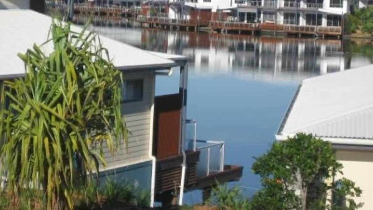 Coombabah Apartment | North Gold Coast-Quality Quiet Comfort: Affordable
