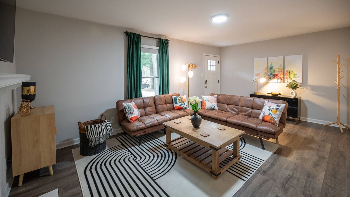 North Raleigh House | North Hills Oasis- 5mins from North Hills, Newly Renovated, Two En Suites!