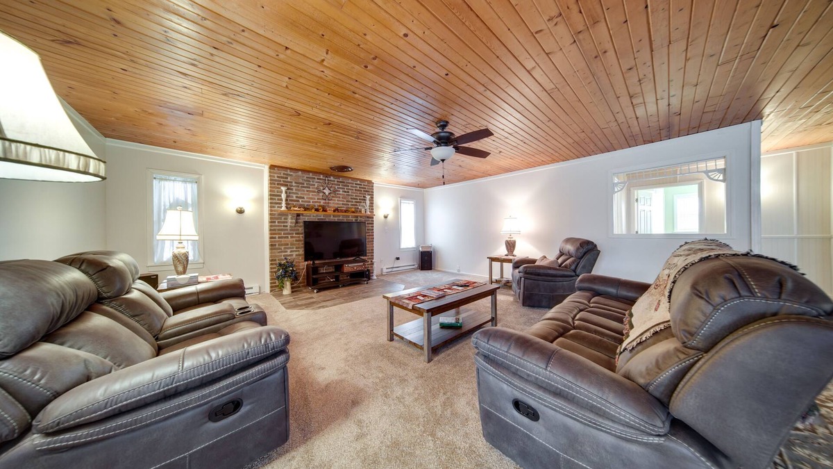 North Jackson House | North Jackson Vacation Rental w/Wraparound Deck!