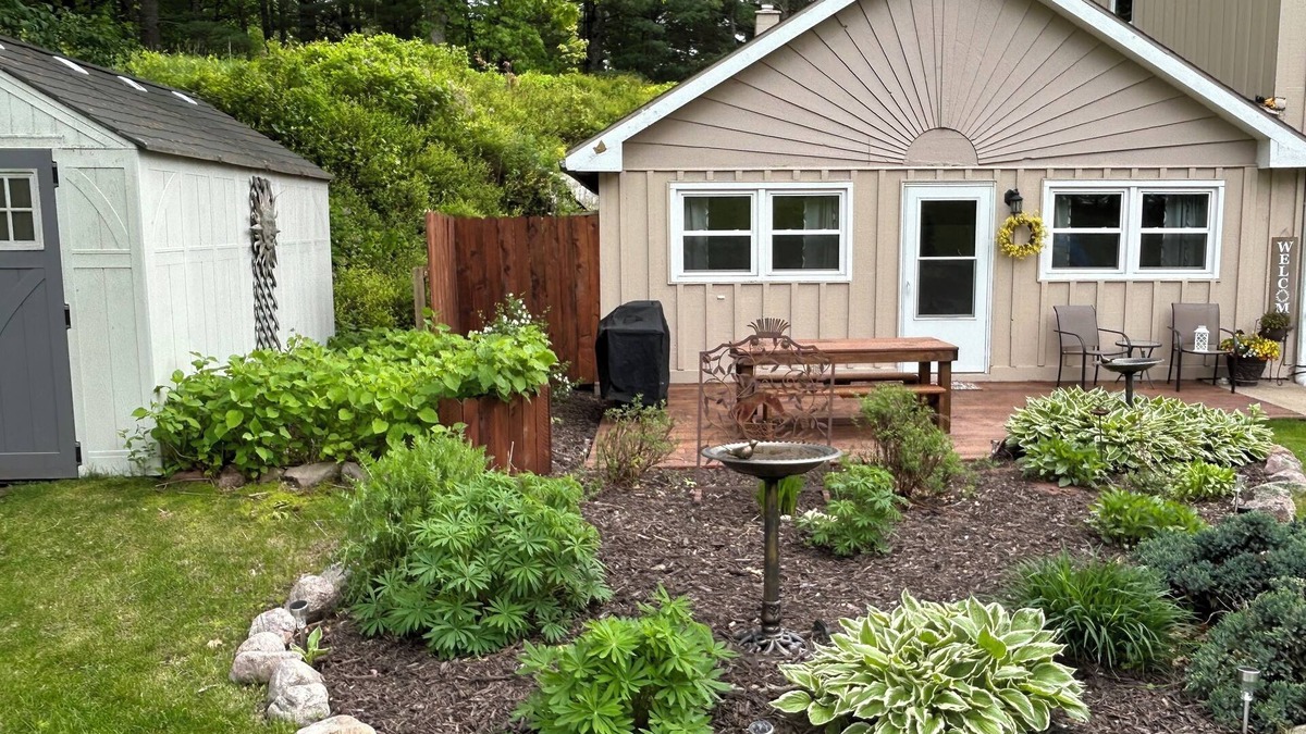 Iola Apartment | North Lake has great fishing, swimming and sunsets! This is an apartment.