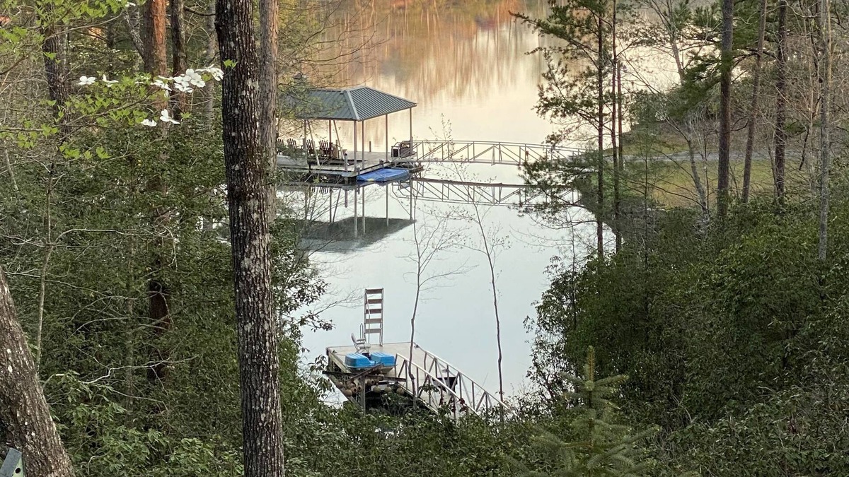 Salem House | North Lake Keowee Waterfront Home with Mountain Views + near Lake Jocassee