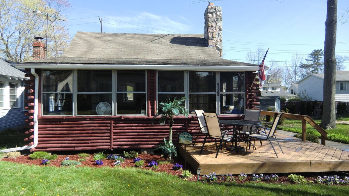 North Lakeport Cabin | North Lakeport Log Cabin- 200 Foot Stroll to Lake Huron Beach. n