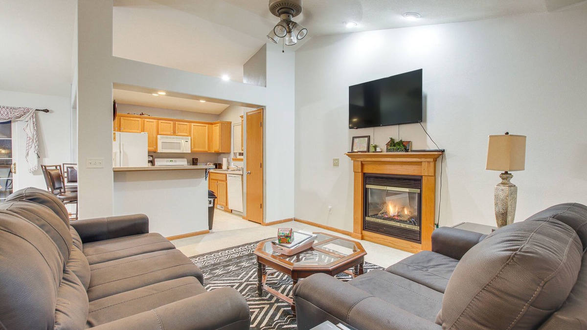 North Liberty House | North Liberty Home ~ 11 Mi to University of Iowa!