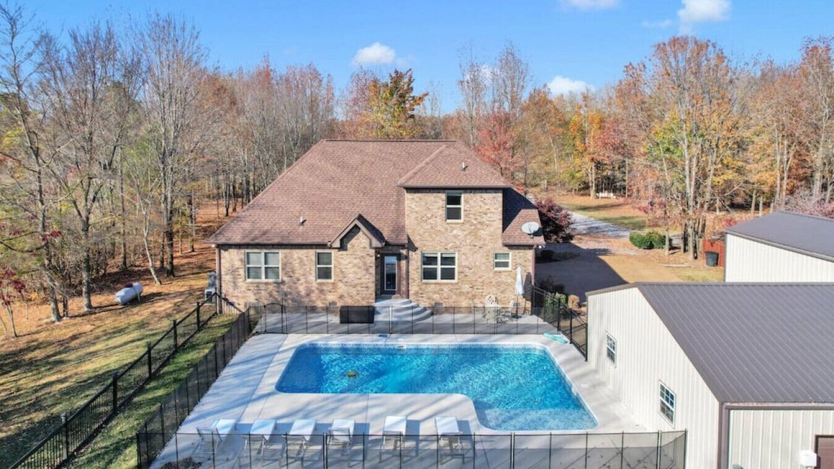 Cottontown House | North Nashville Swim and Relax