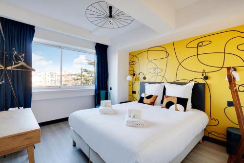 Combat Apartment | North Paris Suite