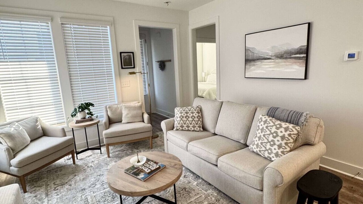 Auburn - Opelika House | North Plains 6- Minutes from Toomers and 280, 2 king bed end unit