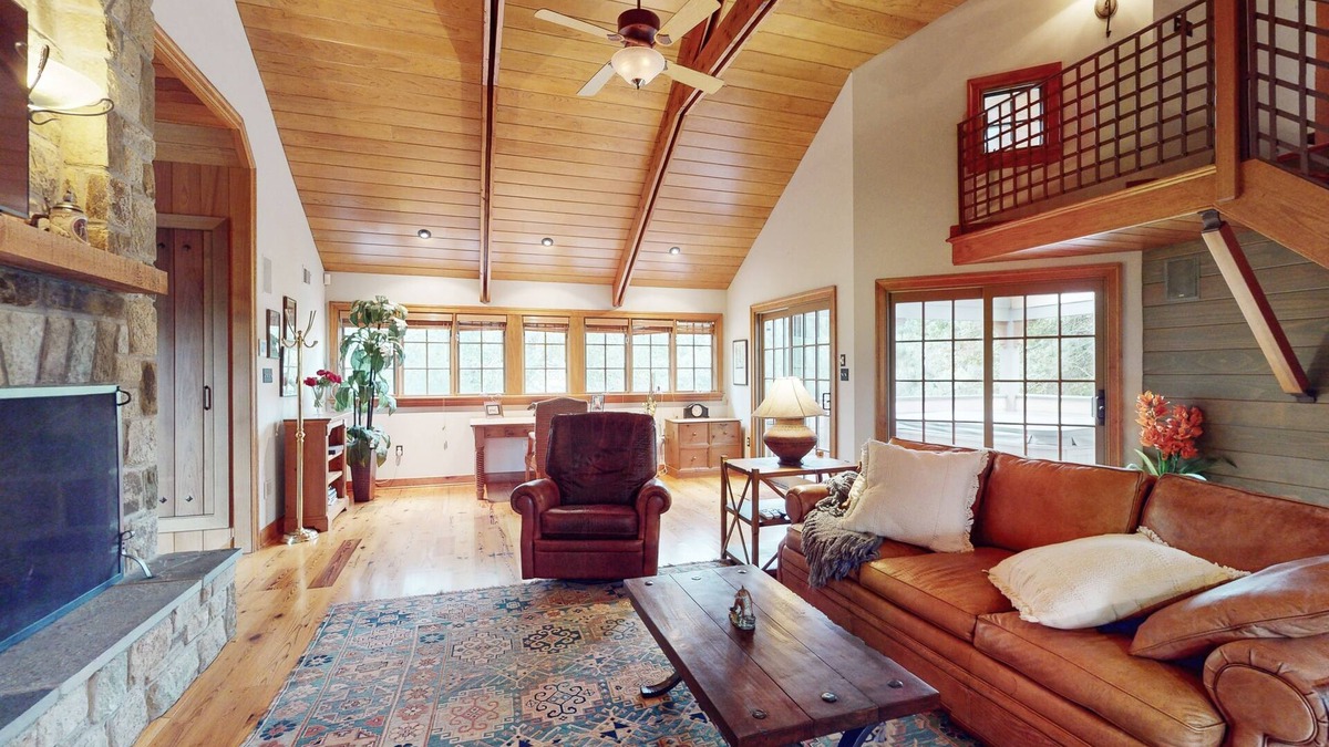 North Potomac Apartment | North Potomac escape with balcony, pool, streaming, full kitchen, W/D, & AC
