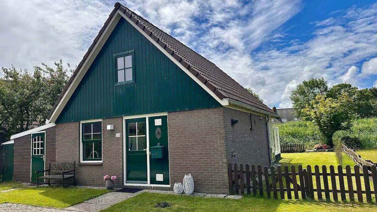 Oudeslius House | North Sea idyll near Callantsoog: Cozy & quiet vacation home with swimming pool