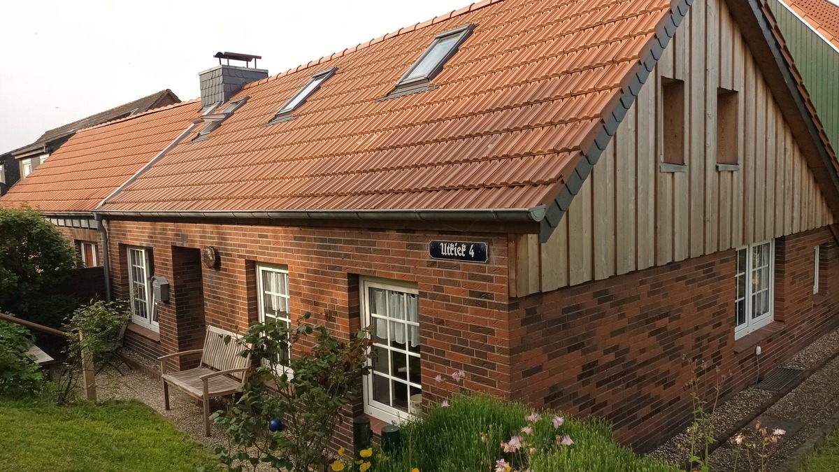 Dornumersiel House | North Sea vacation in the old captain's house - a few minutes walk to the sea - free Wi-Fi