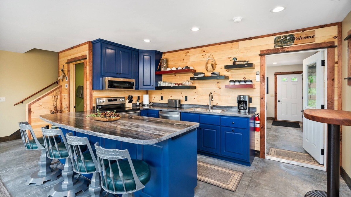 Finland Cabin | North Shore Dream: Lake Front Cabin minutes away from Lake Superior.