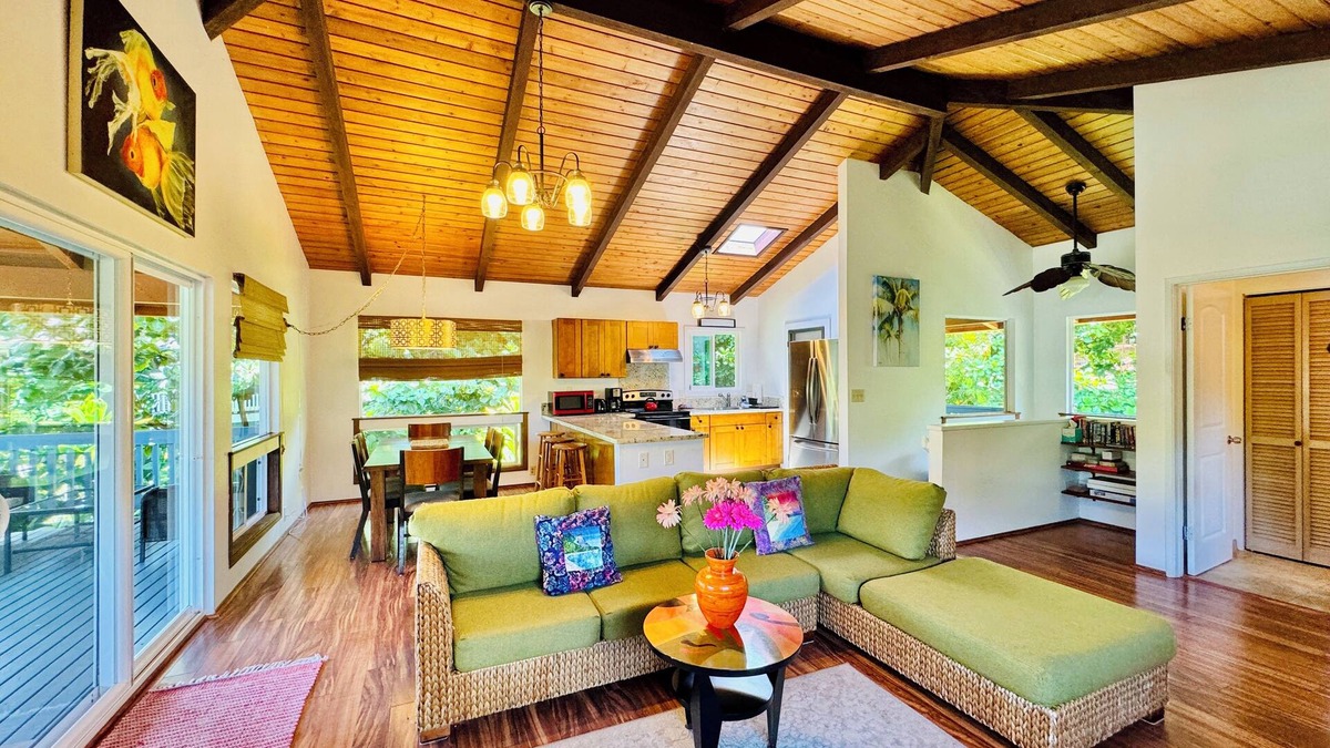 Wainiha House | North Shore Retreat Haena. Walk to beach, restaurant, bar, cafe. Dog Friendly!